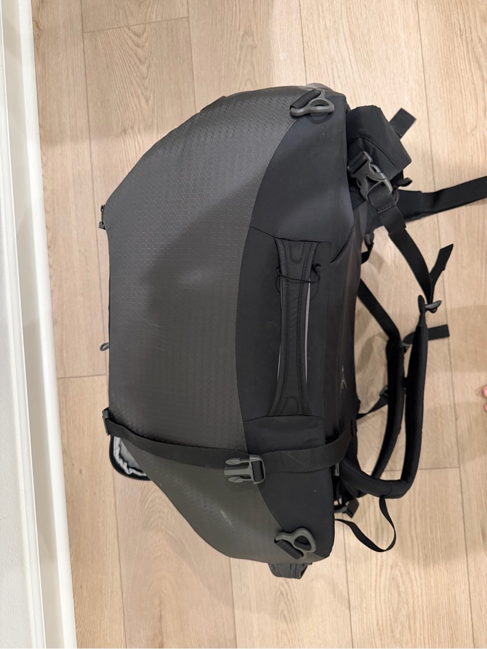 Osprey Black Porter 65L Travel Backpack - Picture 3 of 6